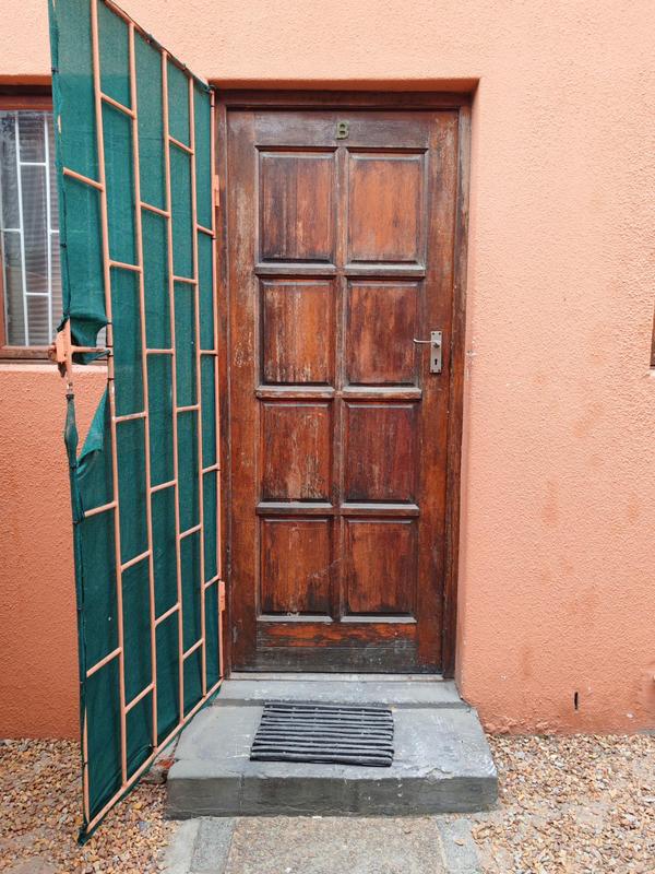 To Let 2 Bedroom Property for Rent in Lansdowne Western Cape